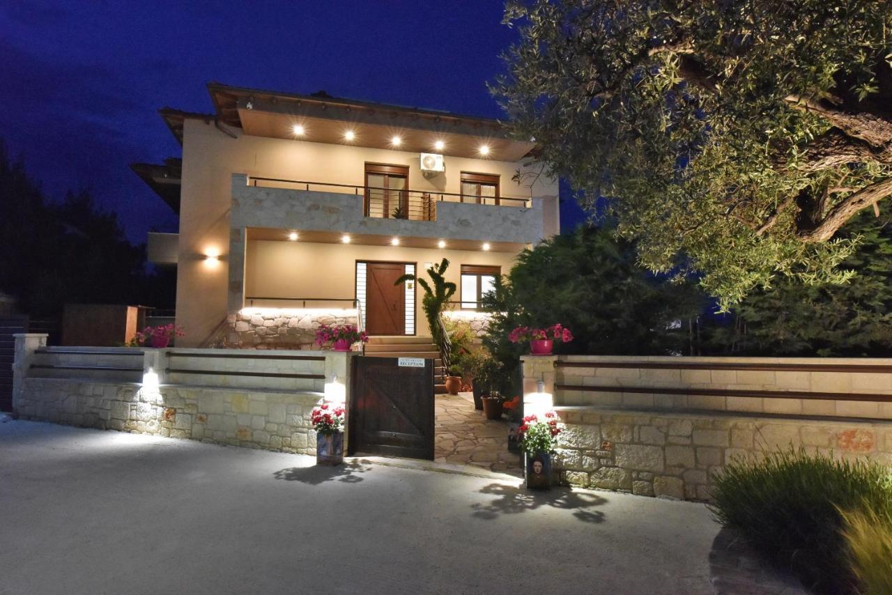 Sinodinos Deluxe Apartments Afytos Buitenkant foto