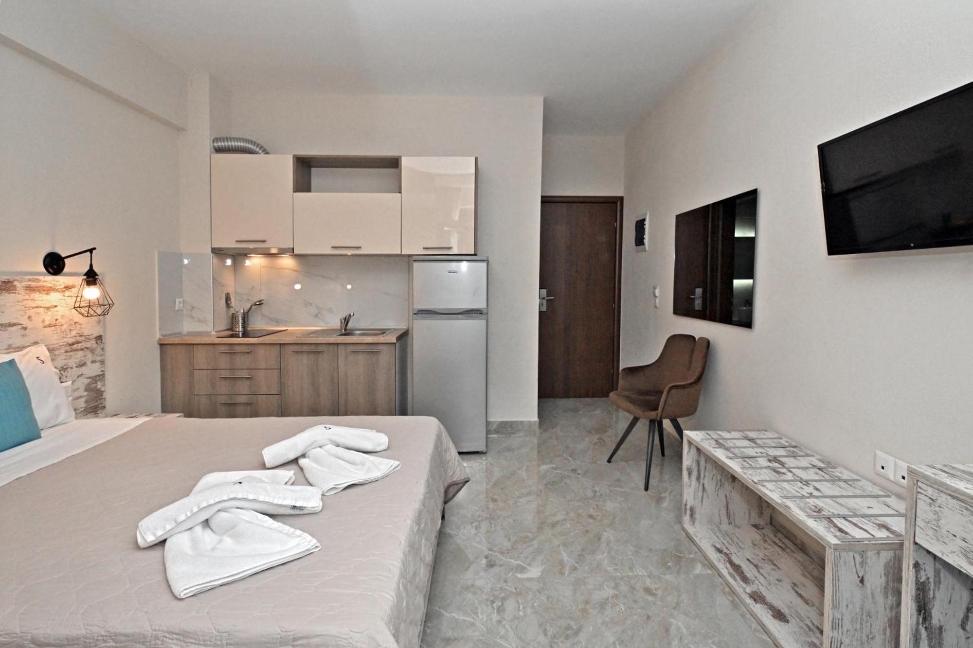 Sinodinos Deluxe Apartments Afytos Buitenkant foto