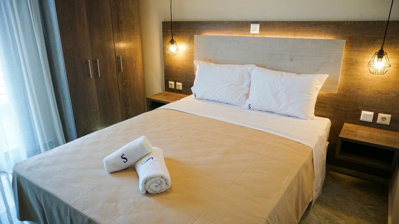 Sinodinos Deluxe Apartments Afytos Buitenkant foto