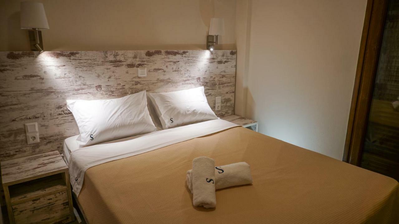 Sinodinos Deluxe Apartments Afytos Buitenkant foto
