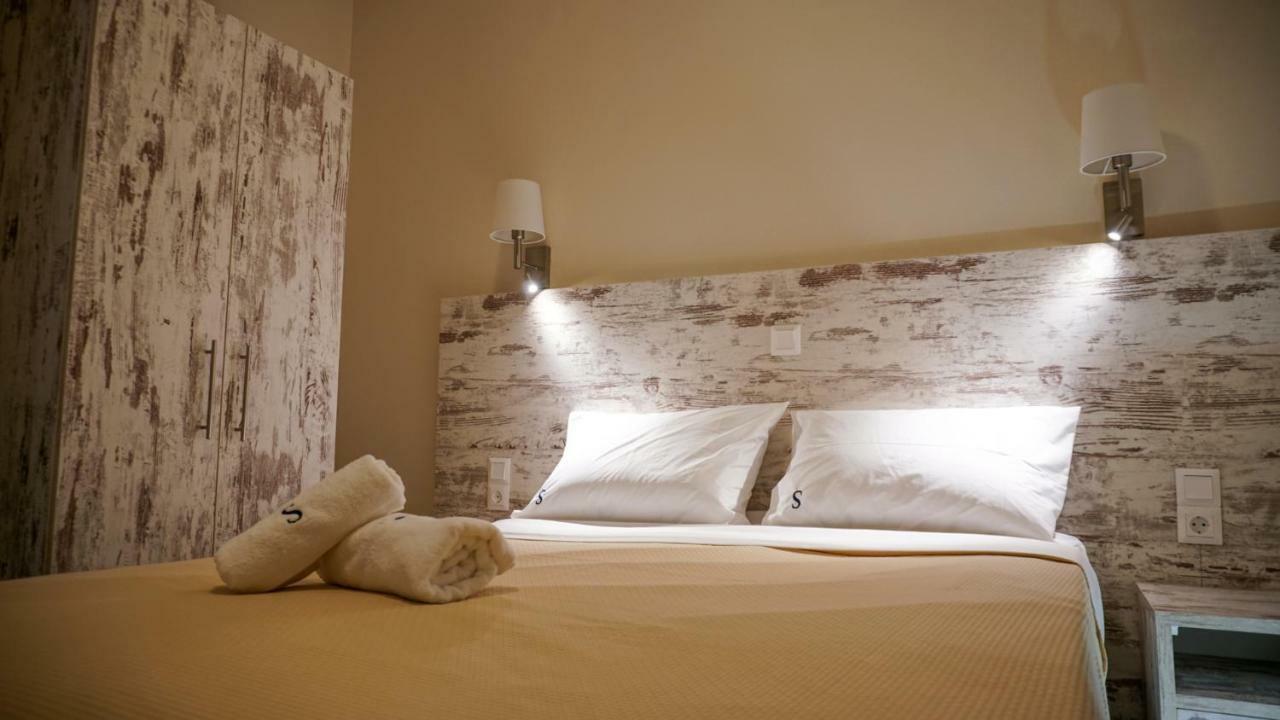Sinodinos Deluxe Apartments Afytos Buitenkant foto