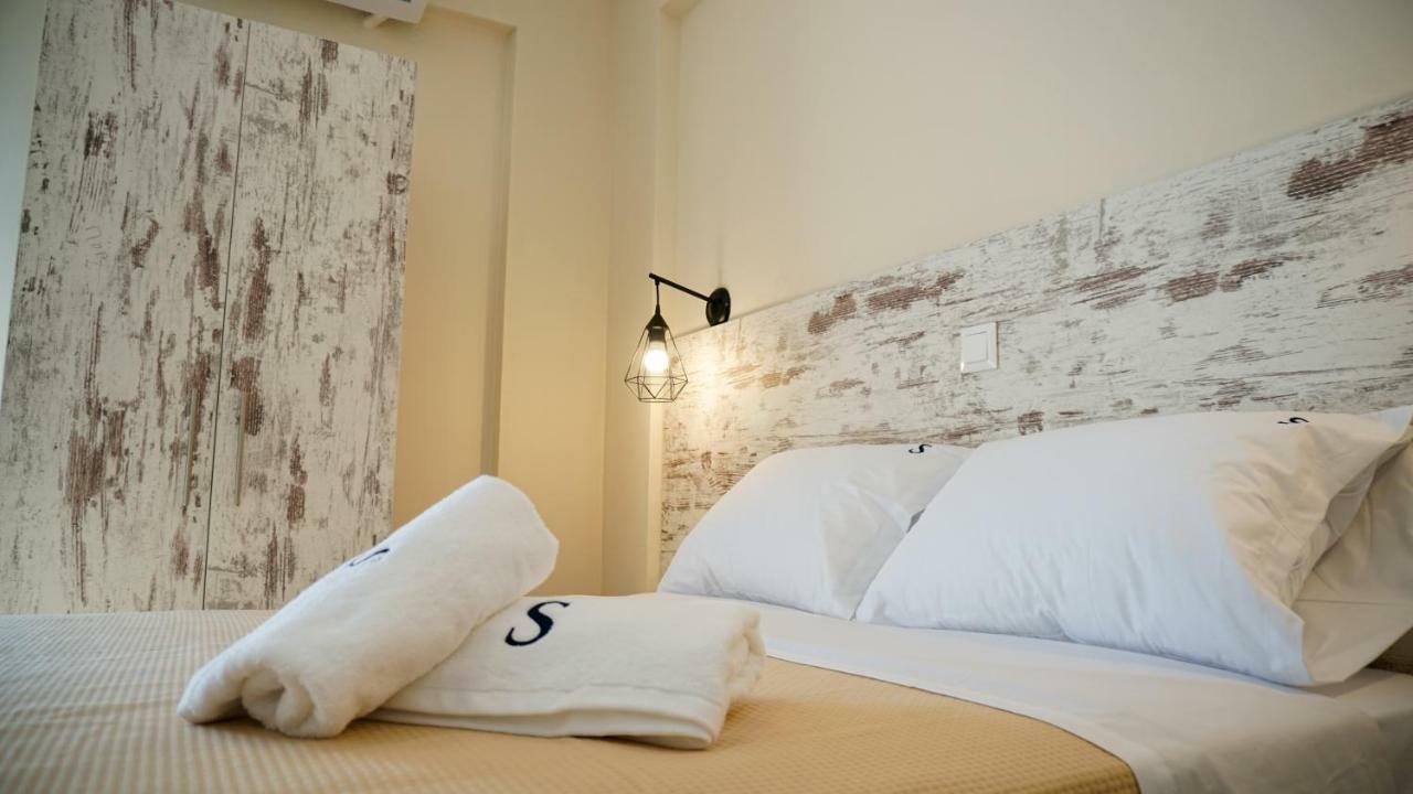 Sinodinos Deluxe Apartments Afytos Buitenkant foto