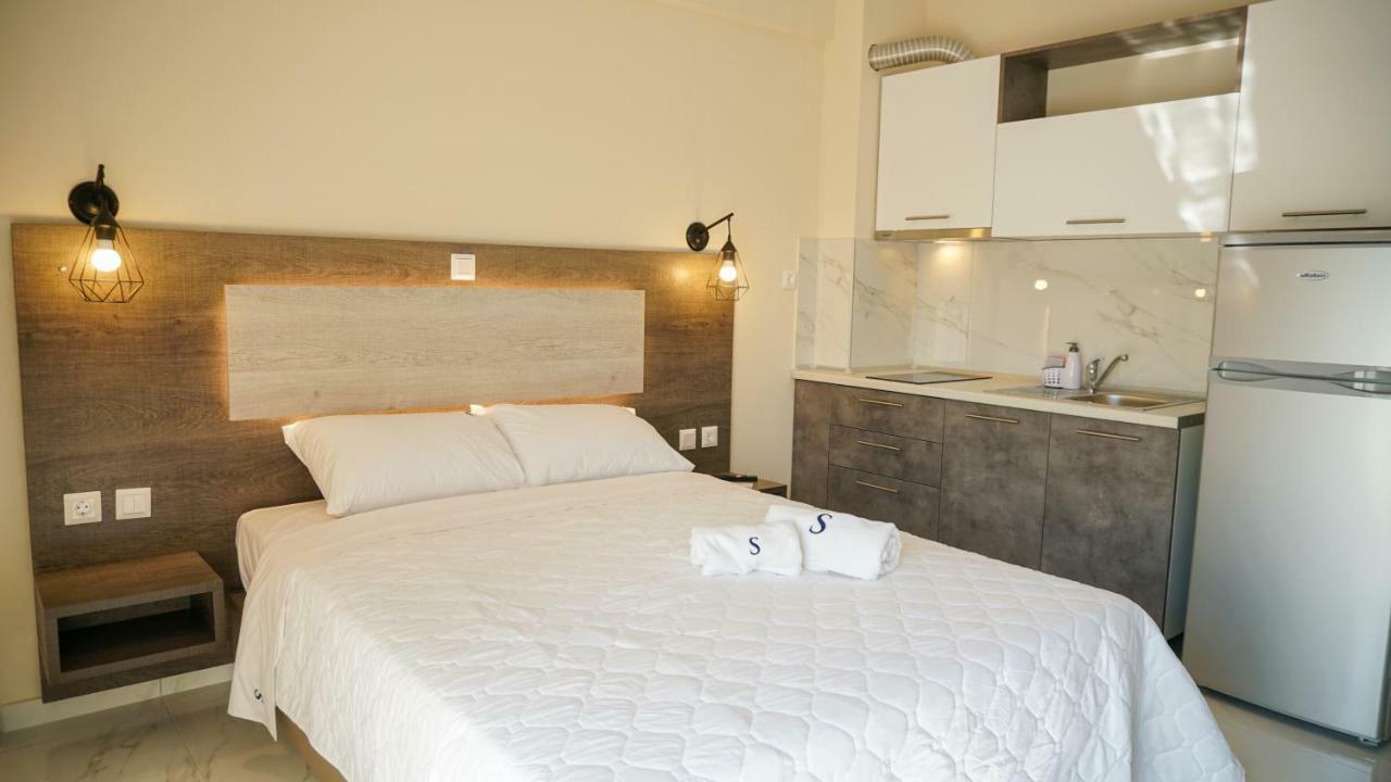 Sinodinos Deluxe Apartments Afytos Buitenkant foto
