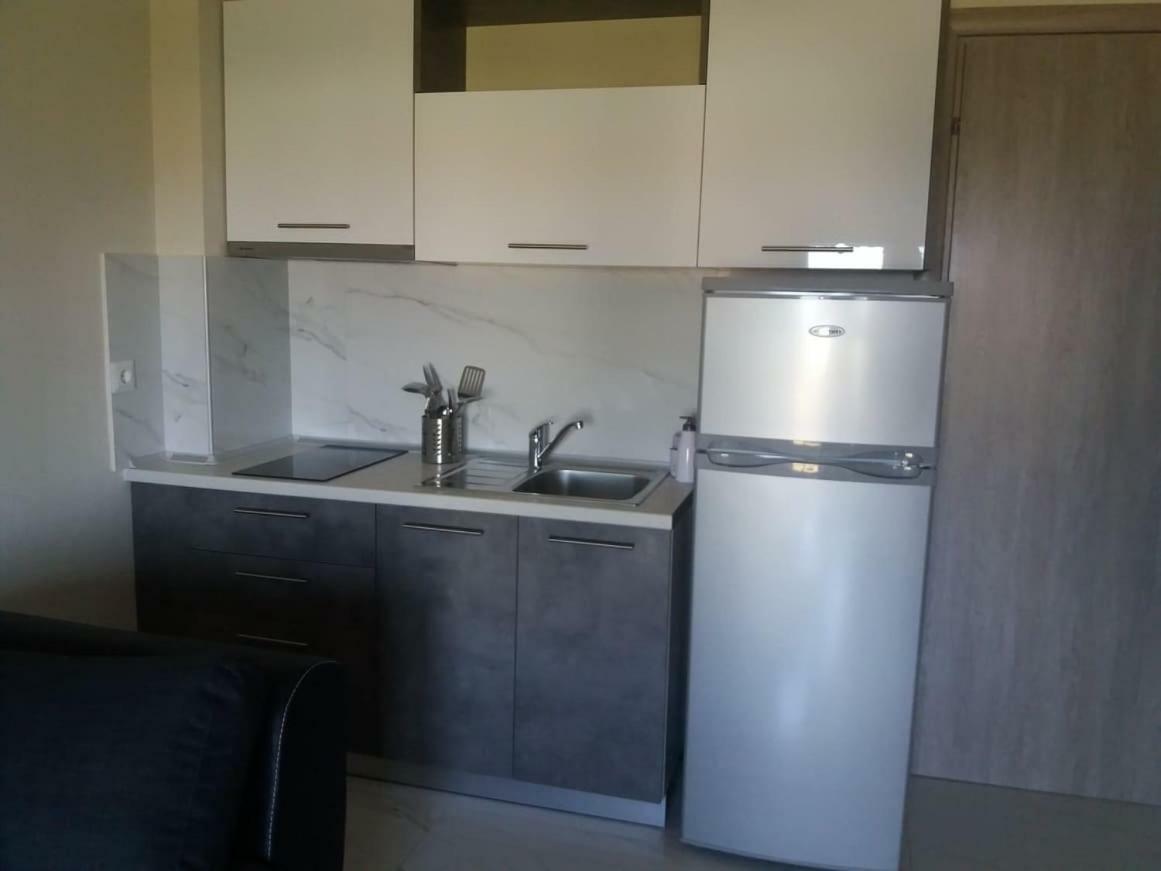 Sinodinos Deluxe Apartments Afytos Buitenkant foto