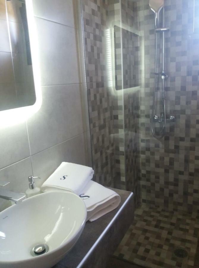 Sinodinos Deluxe Apartments Afytos Buitenkant foto