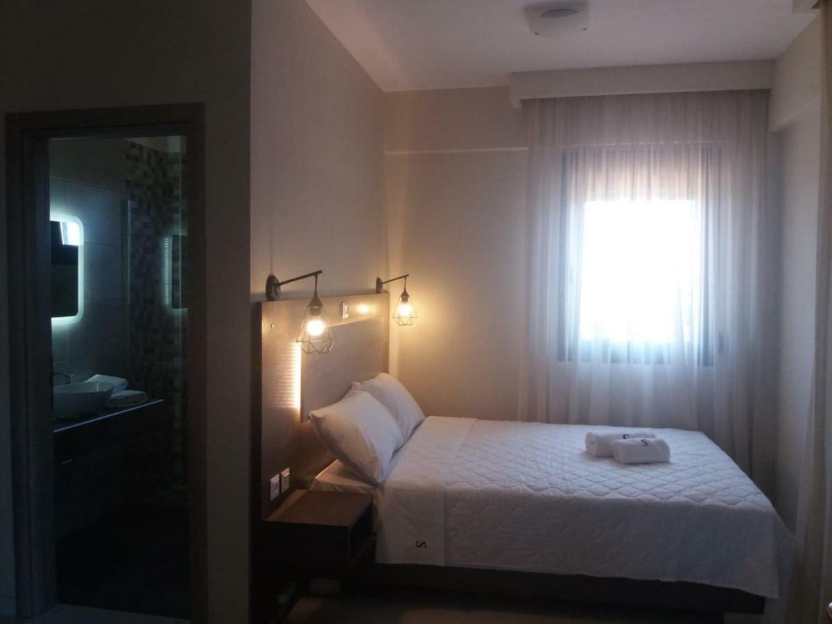 Sinodinos Deluxe Apartments Afytos Buitenkant foto